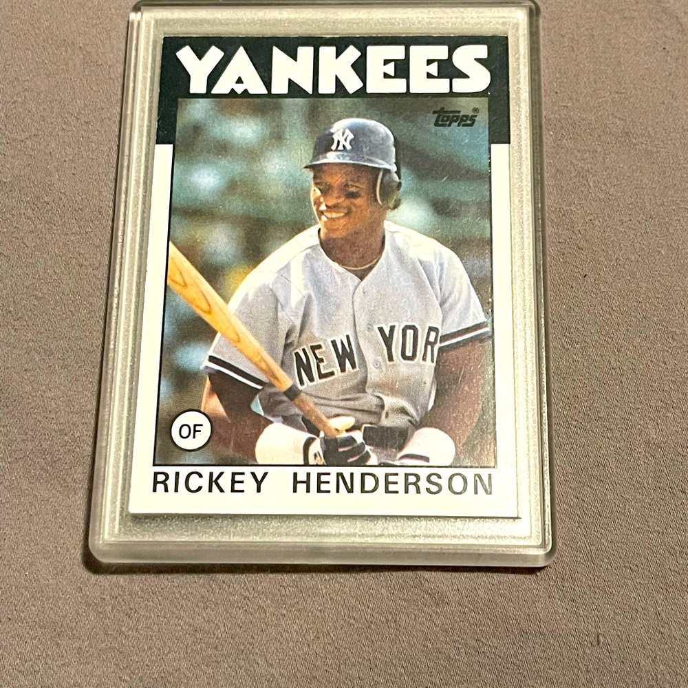 Topps Baseball Card Mint Condition of New York Yankee R. Henderson
